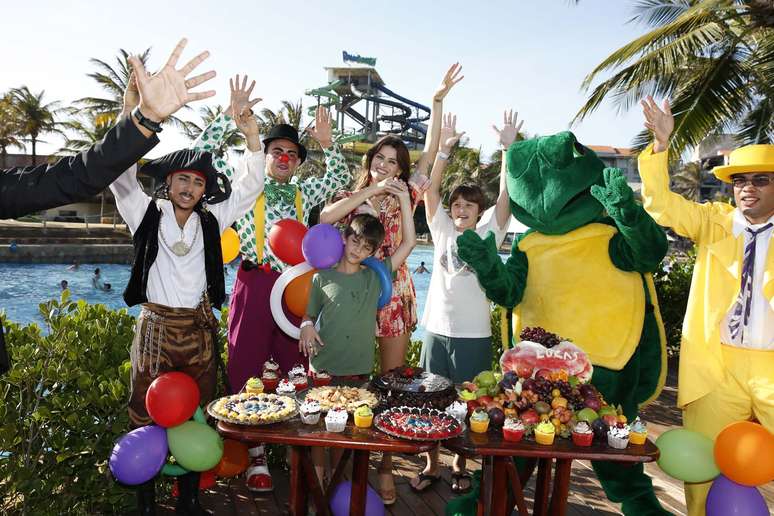 Lucas, filho de Isabeli Fontana com o ator Henri Castelli, completou seus oito anos de idade no último dia 23 de outubro, mas a festinha só acontece nesta segunda-feira (10), no Beach Park, em Fortaleza. Uau! Um parque aquático! Que festa legal, não? Errado. Pelas fotos que recebemos, ele não curtiu nada sua festinha.