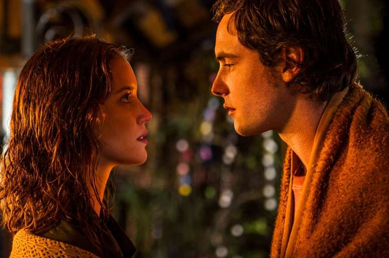 Laura (Nath&aacute;lia Dill) e Ca&iacute;que (S&eacute;rgio Guiz&eacute;): com&eacute;dia rom&acirc;ntica. (Foto: Renato Rocha Miranda/TV Globo)