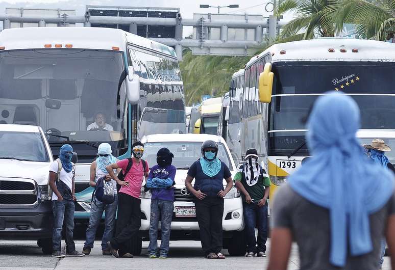 Protestos em Acapulco bloquearam o aeroporto internacional