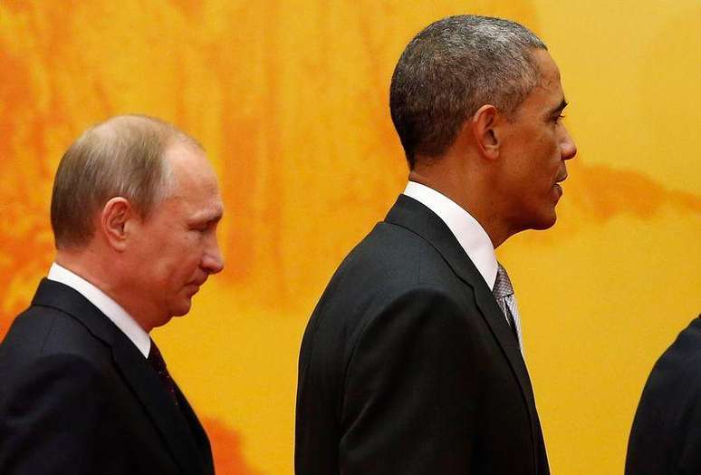 <p>Presidente dos EUA, Barack Obama, e presidente russo, Vladimir Putin, durante encontro de líderes da Ásia e Pacífico, em Pequim</p>