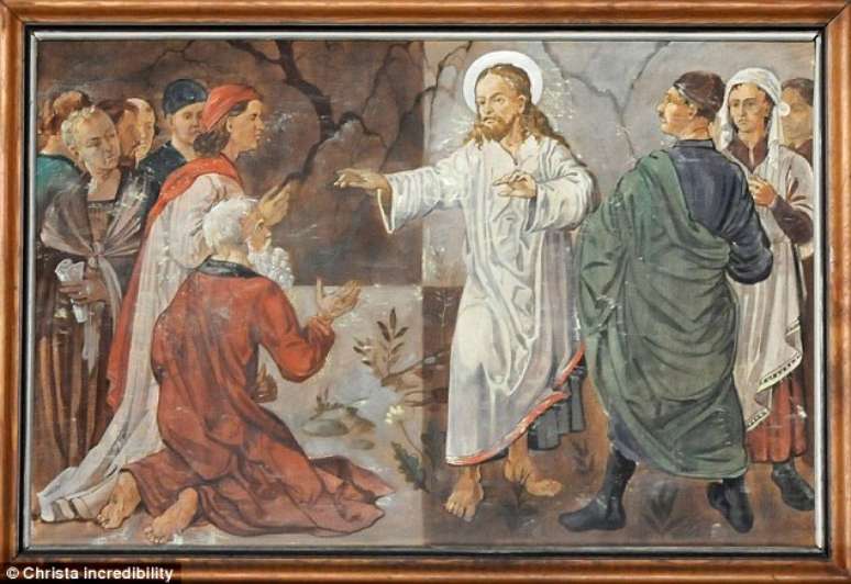 Pintura causa polêmica entre fiéis que a consideram uma "homenagem a Hitler" 