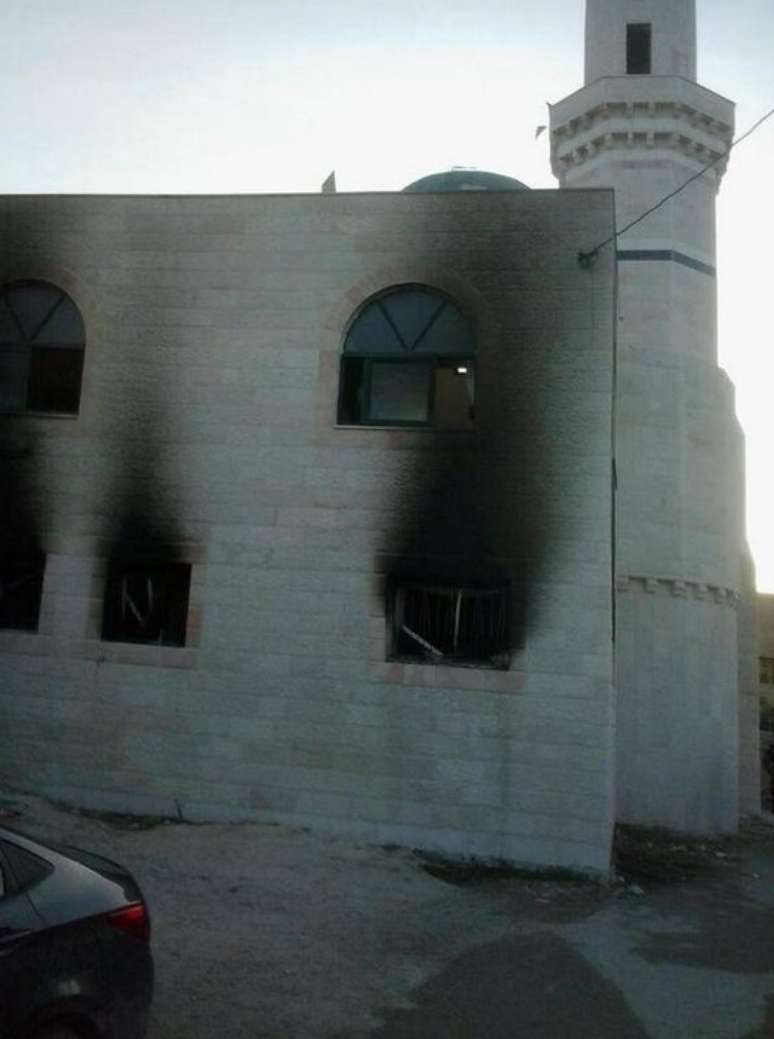 Mesquita foi incendiada nesta quarta-feira por colonos israelenses