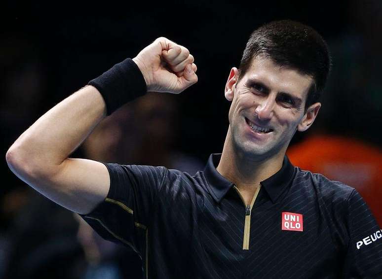 O sérvio Novak Djokovic comemora vitória sobre o suíço Stan Wawrinka, no ATP World Tour finals, na O2 Arena, em Londres, na Inglaterra, nesta quarta-feira. 12/11/2014