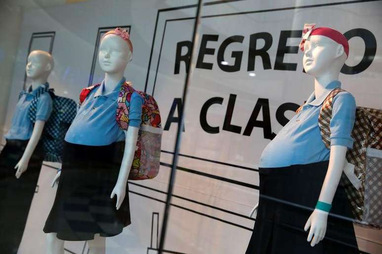 <p>Manequins "grávidas" são exibidas em Caracas para alertar incidência alta entre adolescentes</p>