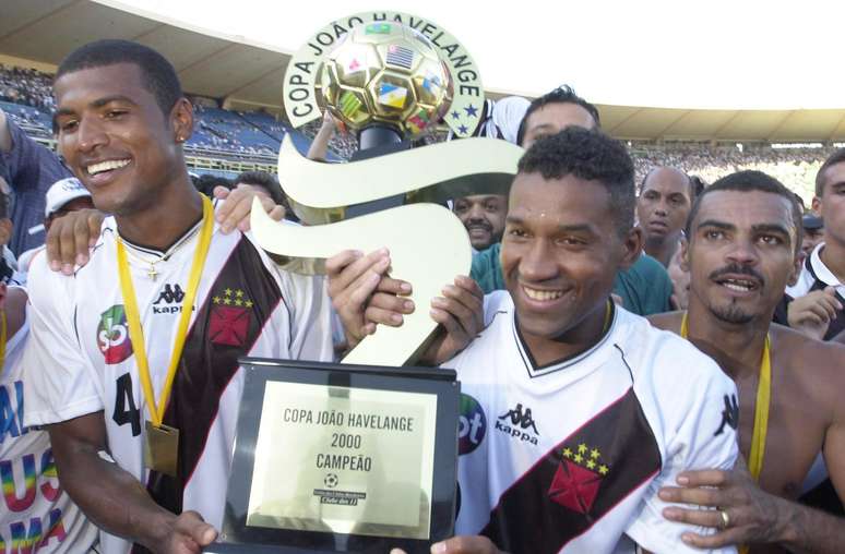 Vasco com a ta&ccedil;a da Copa Jo&atilde;o Havelange