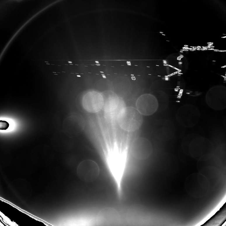 O módulo Philae aterrissou sobre a superfície do cometa 67/P Churyumov-Gerasimenko. O objetivo da missão, que deve durar meses, é estudar a composição do astro celeste. A expectativa é de que ela esclareça alguns mistérios sobre a formação do universo