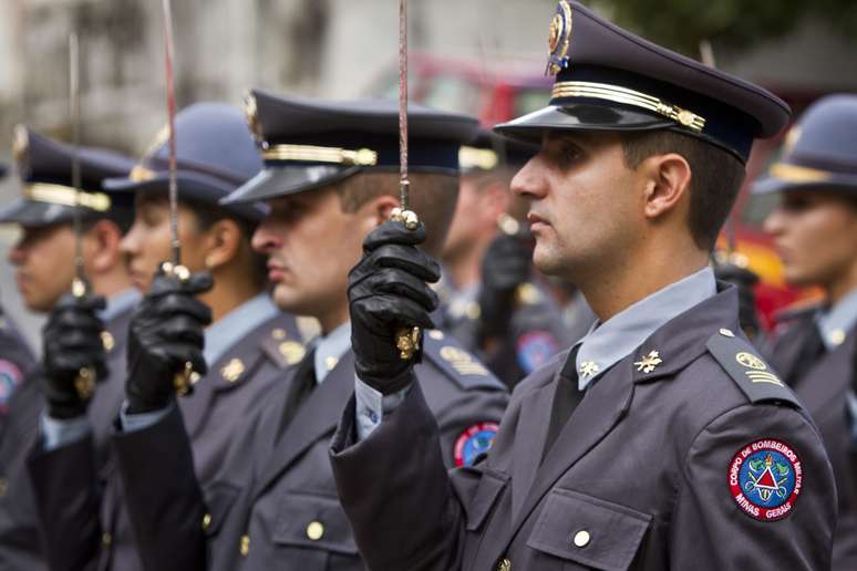 Concurso para oficiais do Corpo de Bombeiros de Minas Gerais oferece salário inicial de R$ 5.769,42