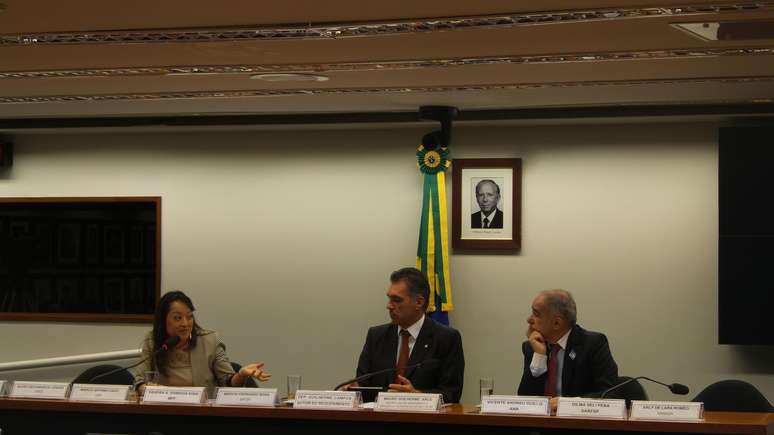 <p>Na reunião em Brasília, convocada pelo deputado Guilherme Campos (PSD-SP), o presidente da ANA reclamou da transparência da Companhia de Saneamento de São Paulo, a Sabesp</p>