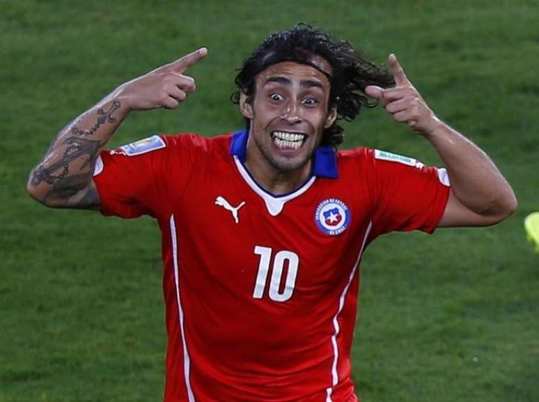<p>Valdivia comemora gol marcado pela sele&ccedil;&atilde;o do Chile contra a Austr&aacute;lia</p>