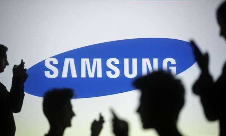<p>Creio que uma tela curva é uma grande solução para superar estes desafios", disse Kim Nam-su, projetista sênior da Samsung</p>