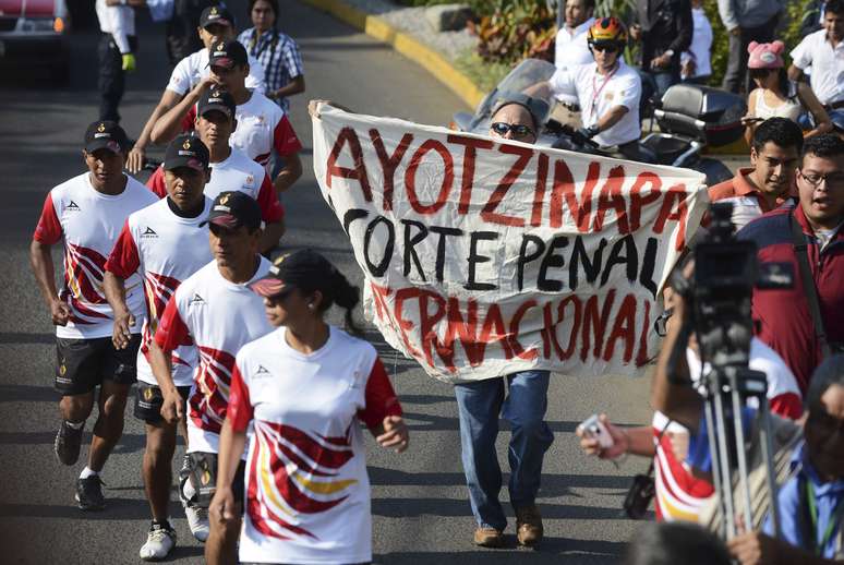 O México enfrenta protestos em diversas áreas pelo desaparecimento e possível massacre de 43 estudantes