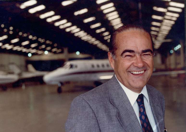 Rolim Adolfo Amaro começou como piloto da TAM em 1961. Onze anos depois, se tornou dono da empresa e, ao longo das três décadas seguintes, a transformou em uma das principais companhias do país