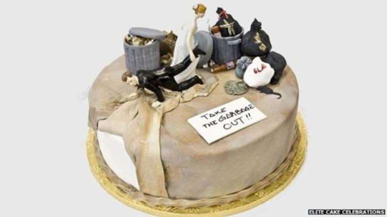 <p>É possível comemorar o divórcio de um jeito mais tradicional, com um bolo</p><p> </p>