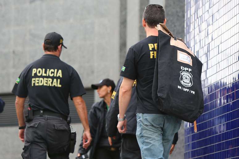 <p>Policias recolheram documentos em empresas na capital paulista</p>