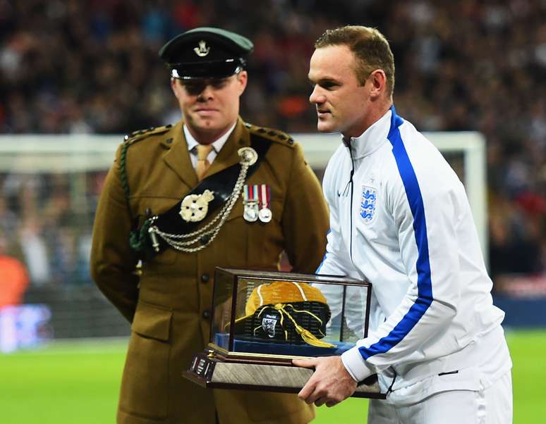 <p>Rooney alcançou 100 jogos pela Inglaterra</p>