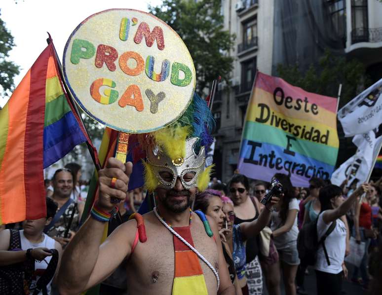 Centenas participam da XXIII Parada do Orgulho Gay em Buenos Aires, em 15 de novembro de 2014