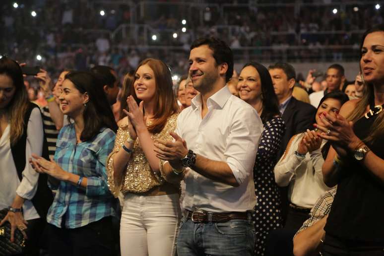 Roberto Carlos se apresentou no Maracanãzinho, no Rio de Janeiro, na noite desse sábado (15). A atriz Marina Ruy Barbosa, acompanhada de seu namorado, acompanhou o show