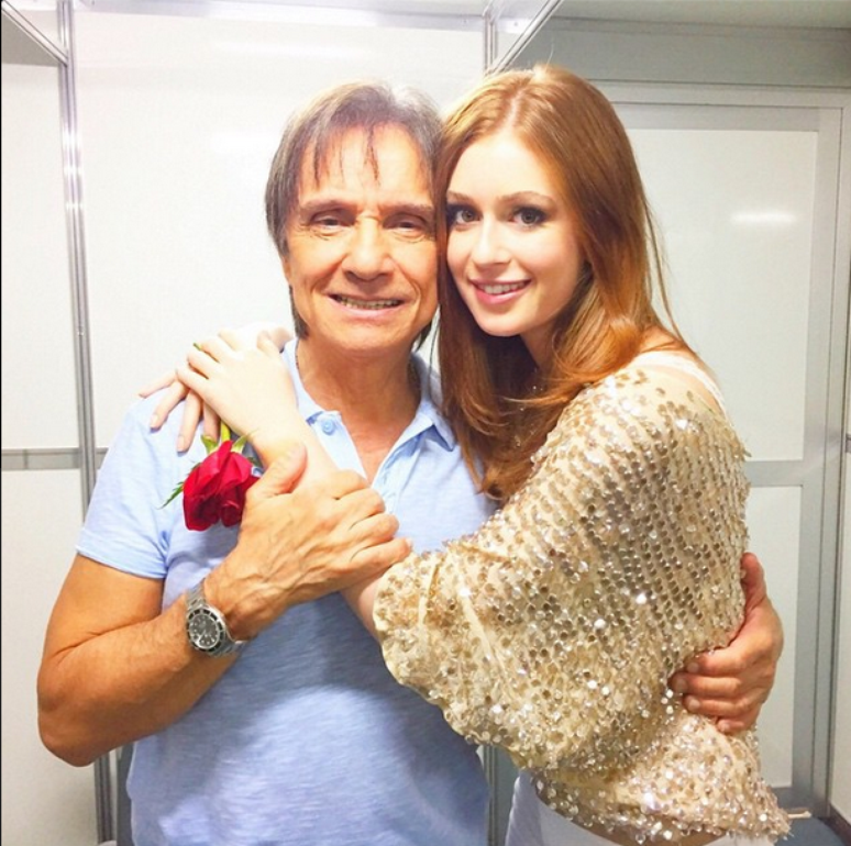 Roberto Carlos se apresentou no Maracan&atilde;zinho, no Rio de Janeiro, na noite desse s&aacute;bado (15). A atriz Marina Ruy Barbosa, acompanhada de seu namorado, acompanhou o show