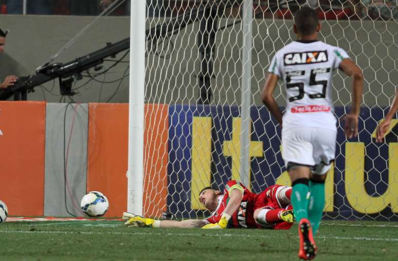 <p>Atlético-MG e Figueirense empataram por 1 a 1 neste domingo, no Estádio Independência, pela 34ª rodada do Campeonato Brasileiro.</p>