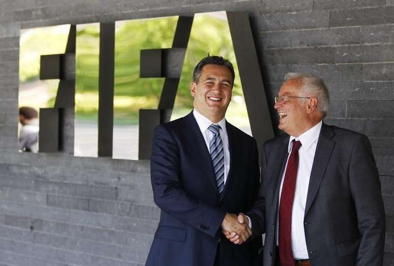 Michael Garcia e Hans-Joachim Eckert, em foto de arquivo na sede da Fifa, em Zurique. 27/07/2012