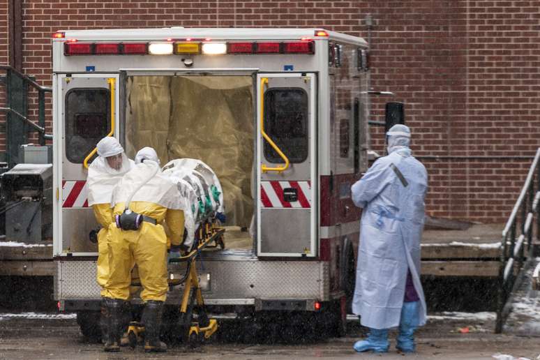 O médico foi transferido para tratamento em hospital de Nebraska após contrair ebola em Serra Leoa