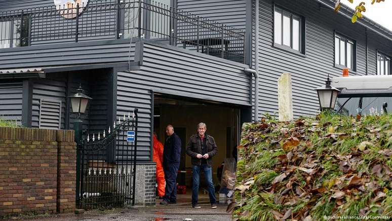 <p>Autoridades holandesas vistoriam fazendas em Hekendorp</p>