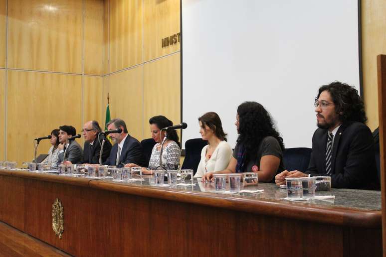 <p>A audiência pública no MP-SP reuniu representantes da sociedade civil e vítimas de violência obstétrica</p>