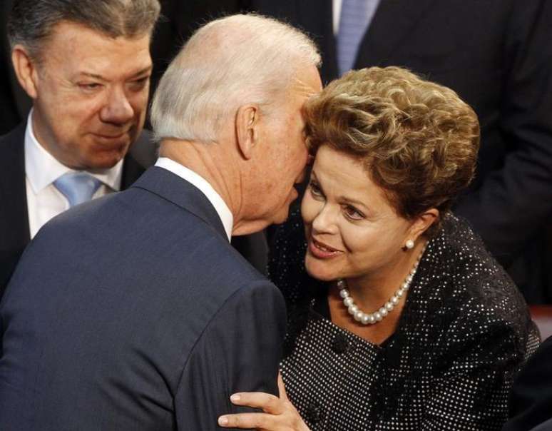 <p>Dilma Rousseff&nbsp;cumprimenta o vice-presidente americano&nbsp;Joe Biden; ser&aacute; a segunda vez que ele vir&aacute; ao Pa&iacute;s nos &uacute;ltimos seis meses</p>