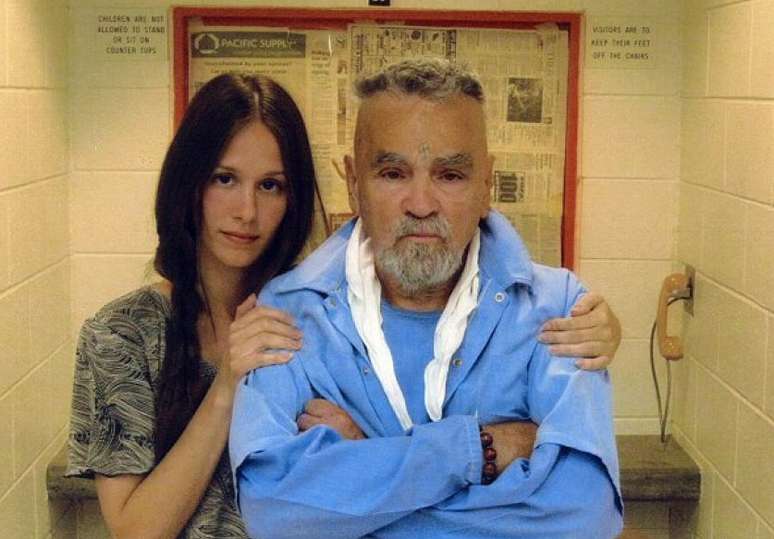 Manson e a noiva de 26 anos conseguiram licença para realizar casamento