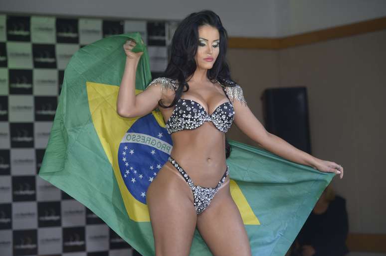 Realizado em São Paulo nesta segunda-feira (17), o Miss Bumbum Brasil coroou a catarinense Indianara Carvalho. O evento foi apresentado pela modelo Andressa Urach, a eterna "vice-Miss Bumbum".