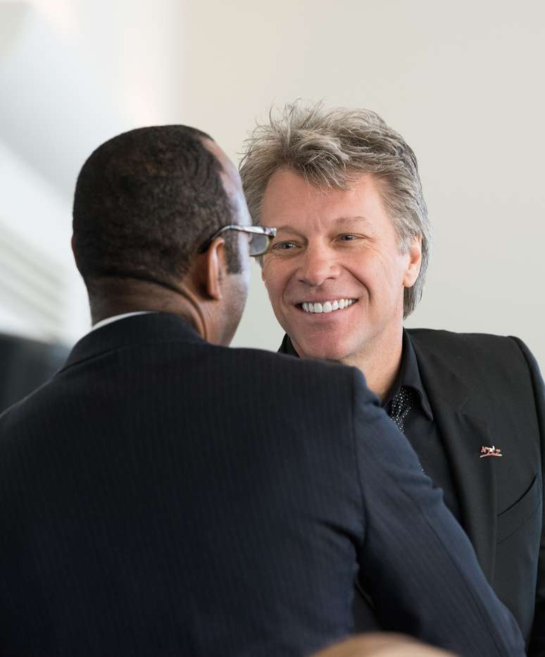 Bon Jovi adota visual mais maduro 