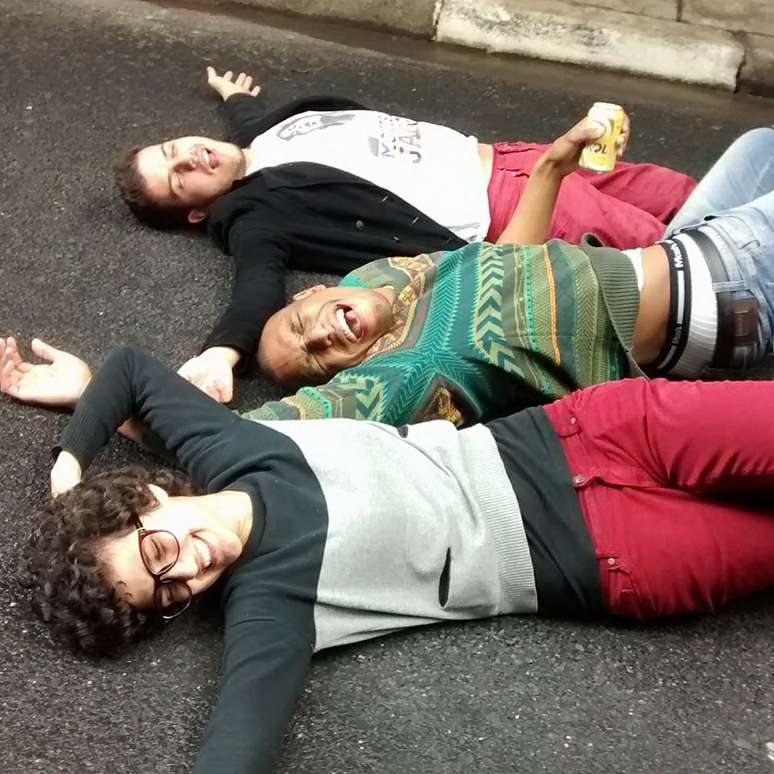 Let&iacute;cia Sabatella ganha apoio com deita&ccedil;o