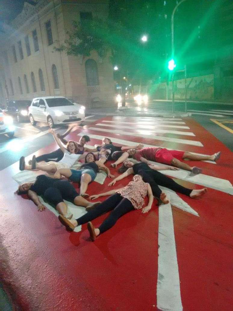 Let&iacute;cia Sabatella ganha apoio com deita&ccedil;o