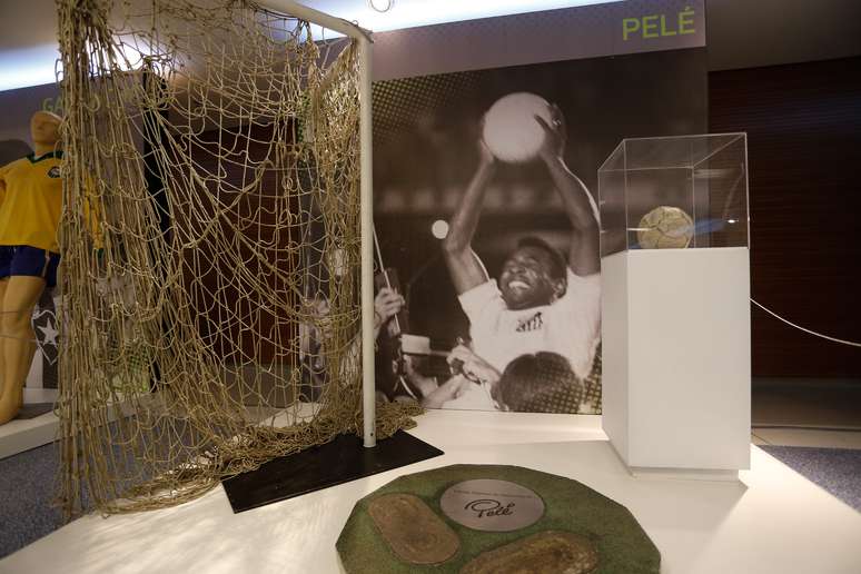 <p>Rede que balan&ccedil;ou no mil&eacute;simo gol de Pel&eacute; est&aacute; exposta no Maracan&atilde;</p>