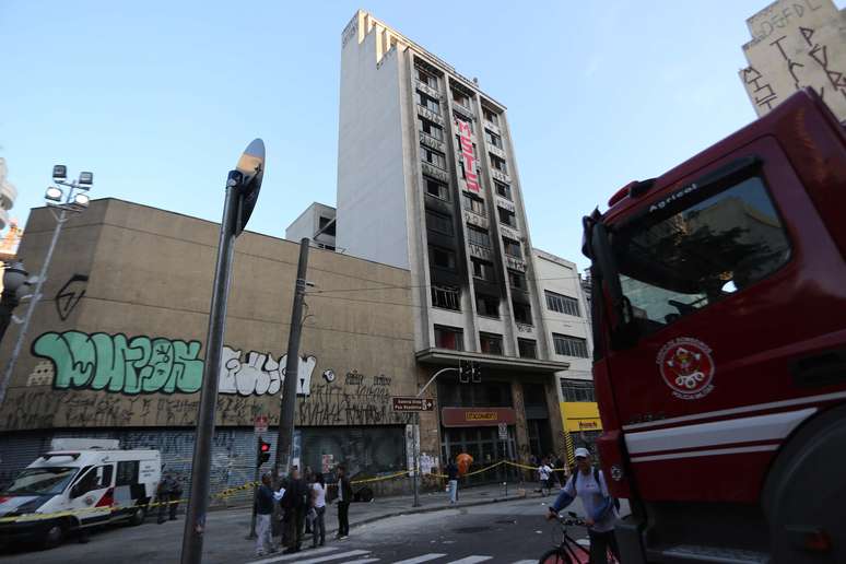 Bombeiros tiveram que ser acionados para apagar as chamas