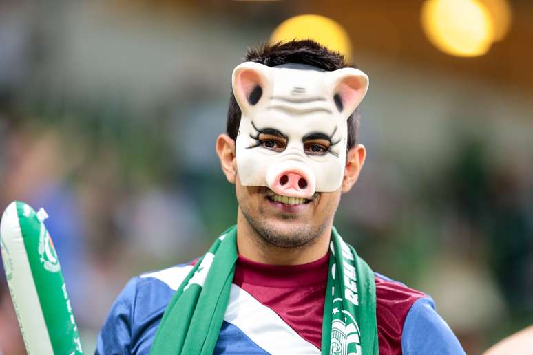 Palmeirense se veste de porco para estreia no Allianz Parque