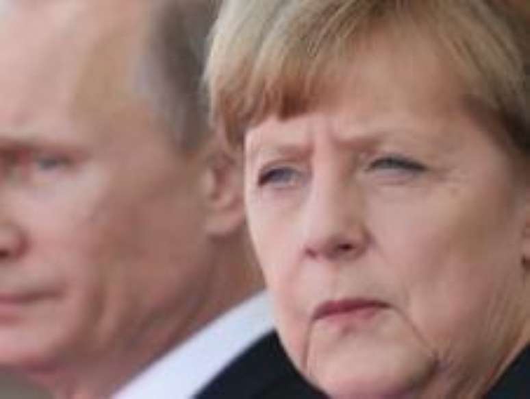 <p>Merkel afirmou nesta quinta-feira que o diálogo com Moscou é necessário</p>