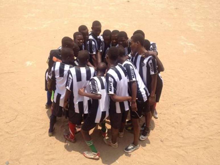 Jovens atletas de Moçambique, na África, sonham em um dia vestir a camisa atleticana pelo Campeonato Brasileiro