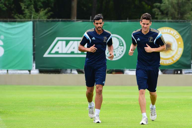 Henrique e Marcelo Oliveira participam de treino após decepção na inauguração do Allianz Parque