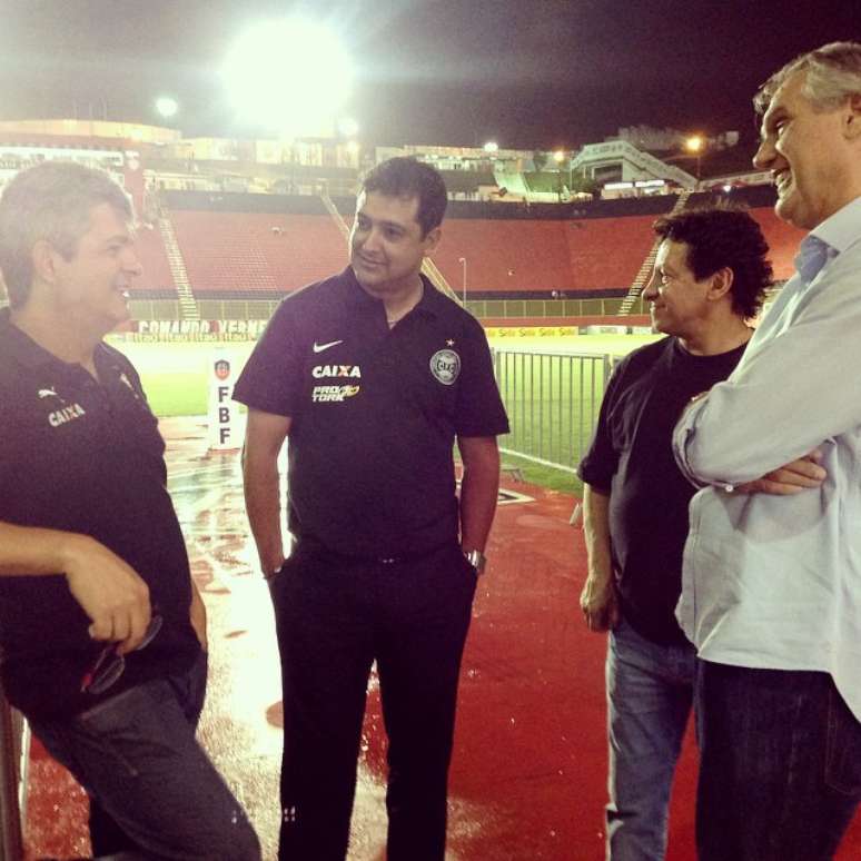 Técnico e presidente conversam com Ney Franco, ex-treinador do Coritiba e atualmente no Vitória