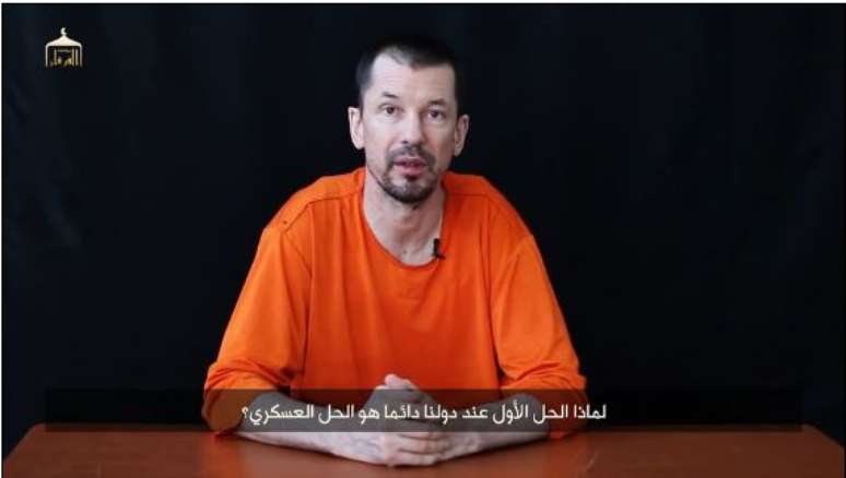 <p>Imagem do v&iacute;deo de John Cantlie</p>