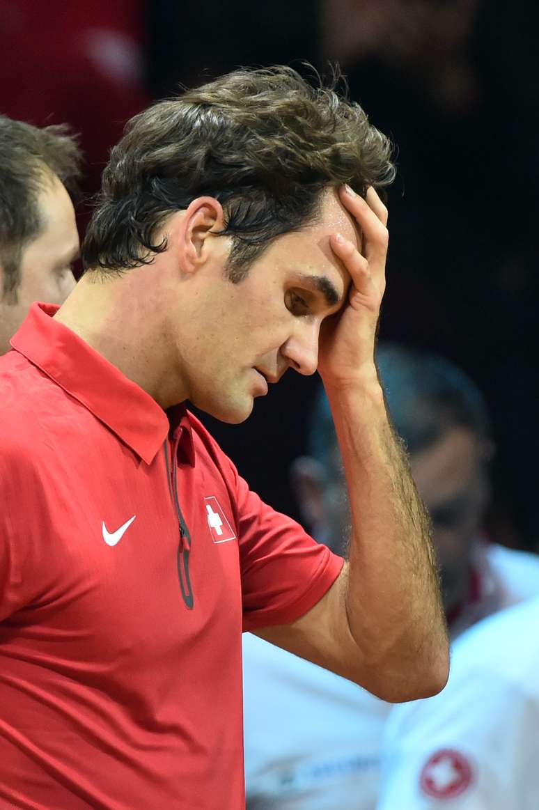 Federer lamenta má atuação e derrota contra rival francês