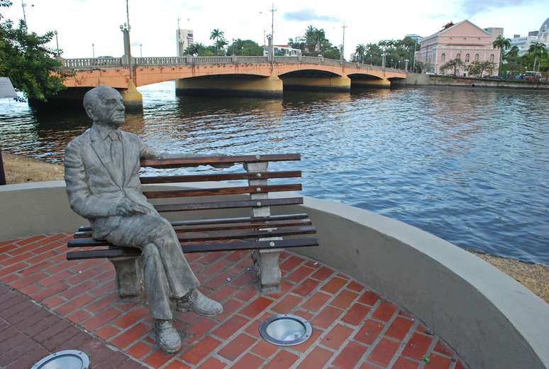 O Rio Capibaribe é um dos mais famosos da região e passeios por ele oferecem uma vista diferente de Recife