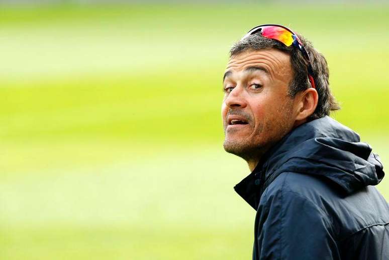 Técnico do Barcelona, Luis Enrique durante treino nos arredores de Barcelona.