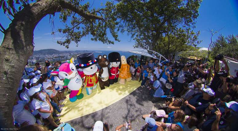 Mascote históricos de Olimpíadas animaram Rio de Janeiro nesta sexta