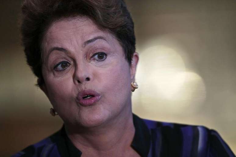 <p>A presidente Dilma Rousseff (PT) foi acusada por revista de saber sobre esquema desde 2009, o que a Presid&ecirc;ncia negou&nbsp;</p>