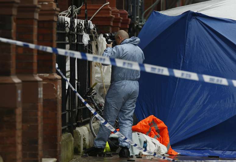 Varanda caiu e deixou duas pessoas mortas em bairro nobre de Londres nesta sexta-feira