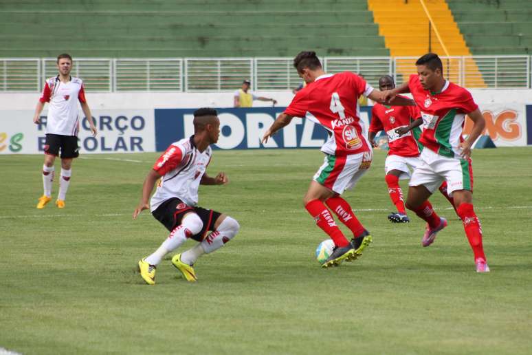 Boa Esporte bateu Oeste e ficou a uma vitória de acesso