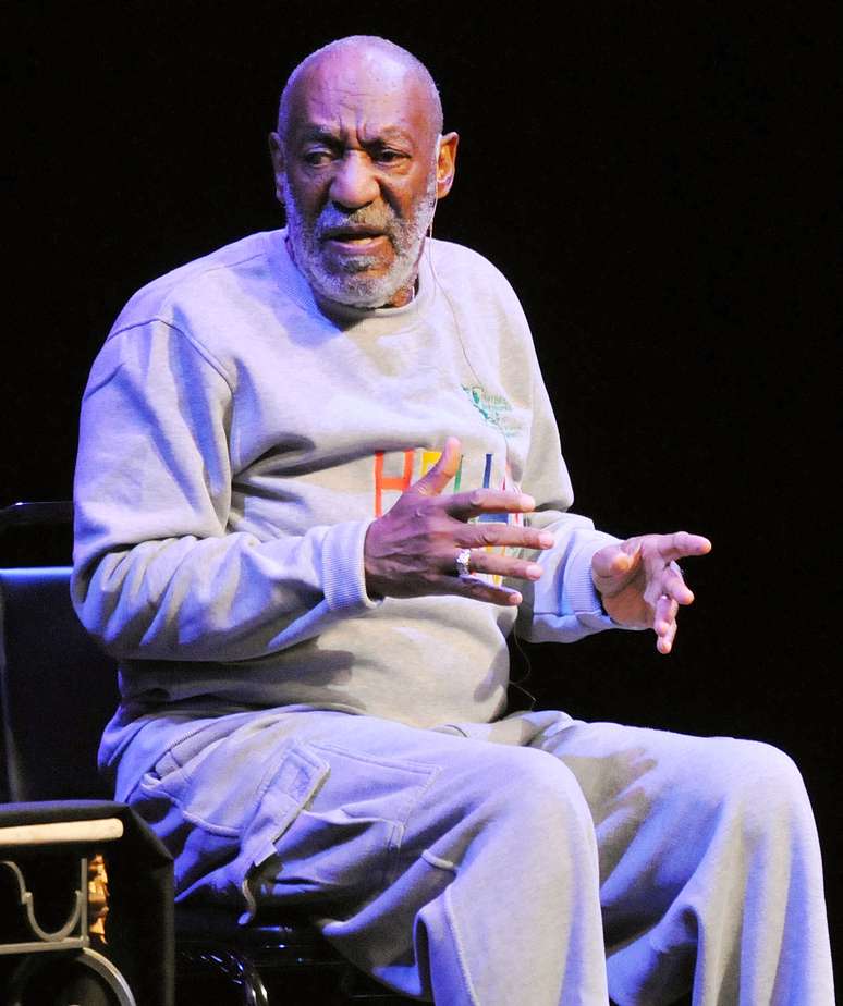 <p>"Um homem não deveria responder insinuações", disse Cosby</p>