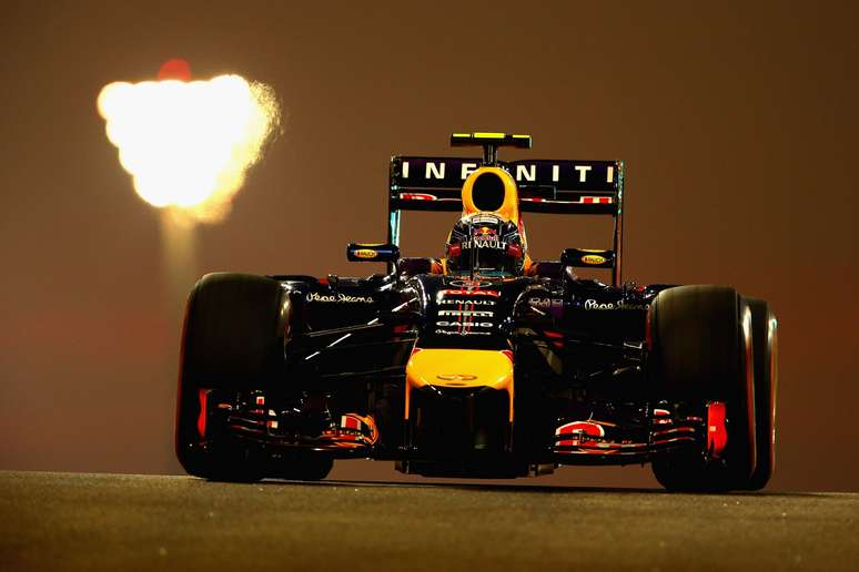 Red Bull foi punida por irregularidade na asa dianteira